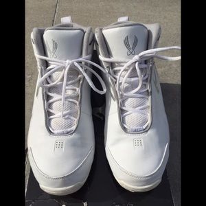 2006 Nike Air Force WHITE 315238-101
Size 12